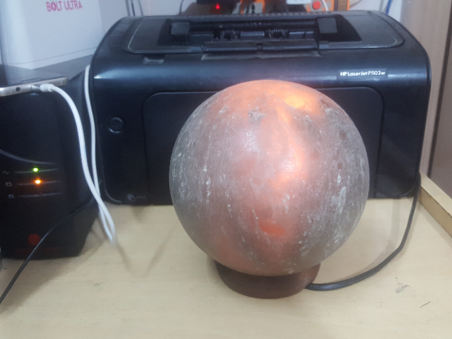 himalayan sphere lamp (grey) with light