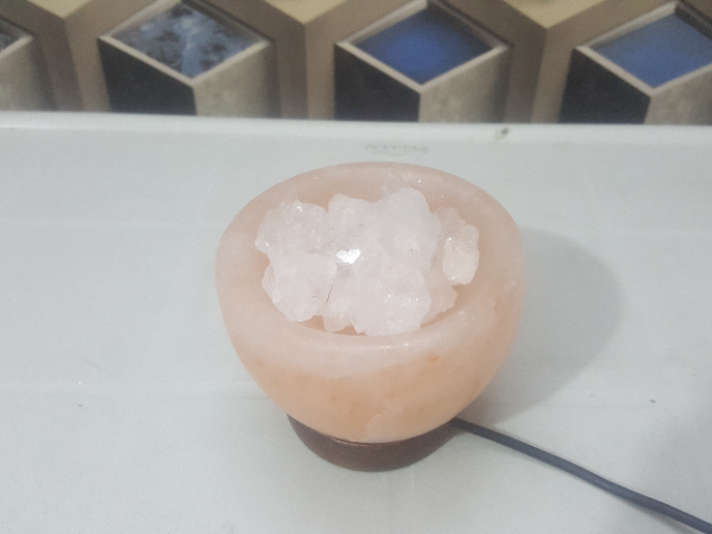 himalayan usb mini bowl lamp - pink with white halite crystal salt